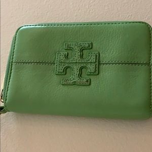 Tory Burch Leather Stacked T Fiji Wristlet